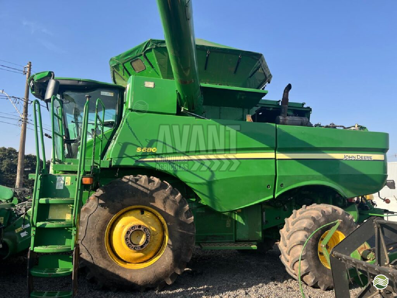 COLHEITADEIRA JOHN DEERE JOHN DEERE S680 Avant Máquinas Agrícolas UBERABA MINAS GERAIS MG