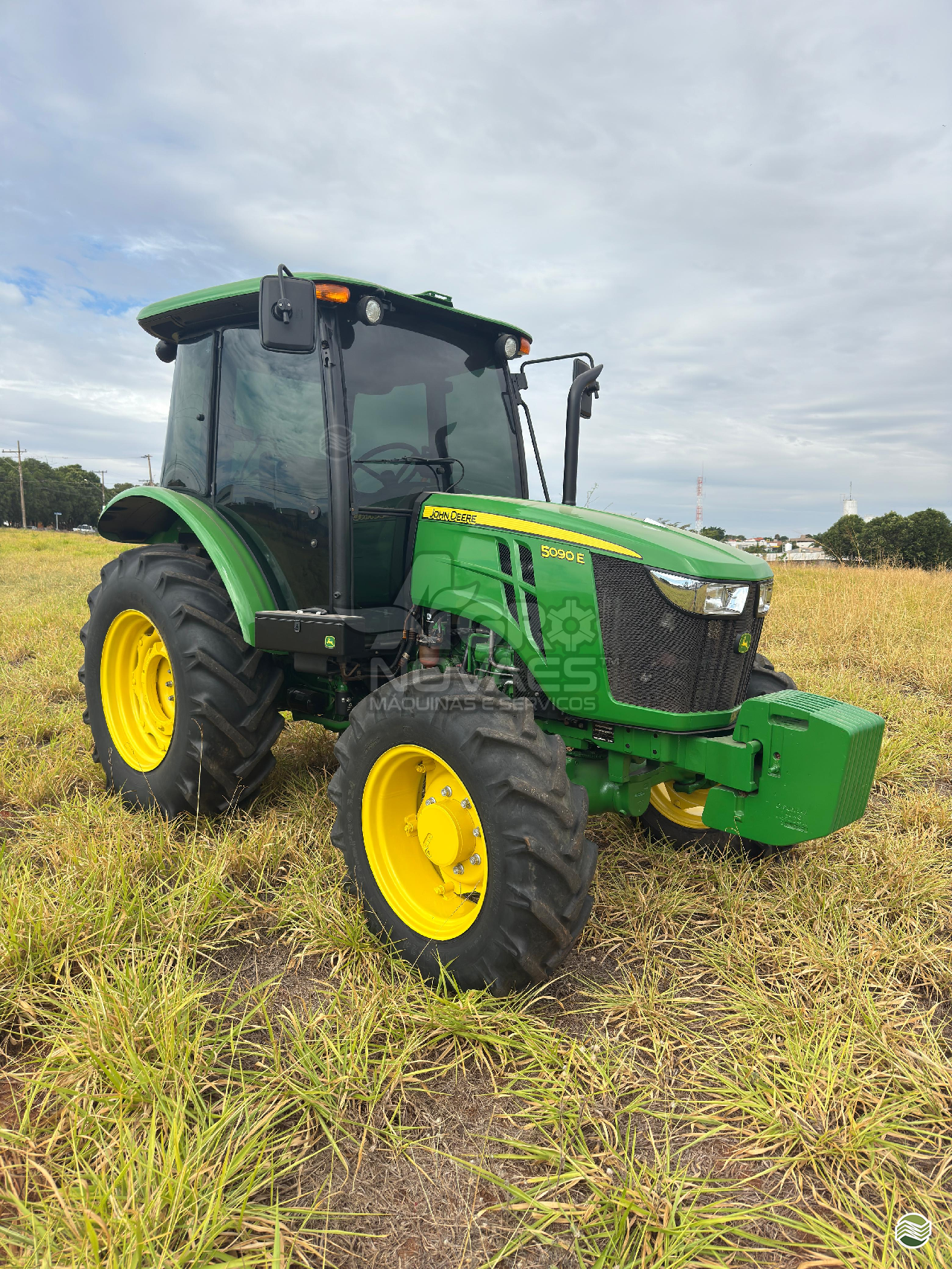 TRATOR JOHN DEERE JOHN DEERE 5090E Tração 4x4 Agro Novaes Máquinas Agrícolas FERNANDOPOLIS SÃO PAULO SP