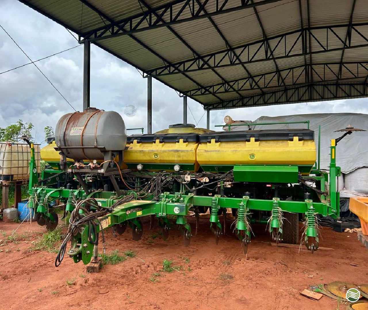 PLANTADEIRA JOHN DEERE PLANTADEIRAS 2113 Agro Novaes Máquinas Agrícolas FERNANDOPOLIS SÃO PAULO SP