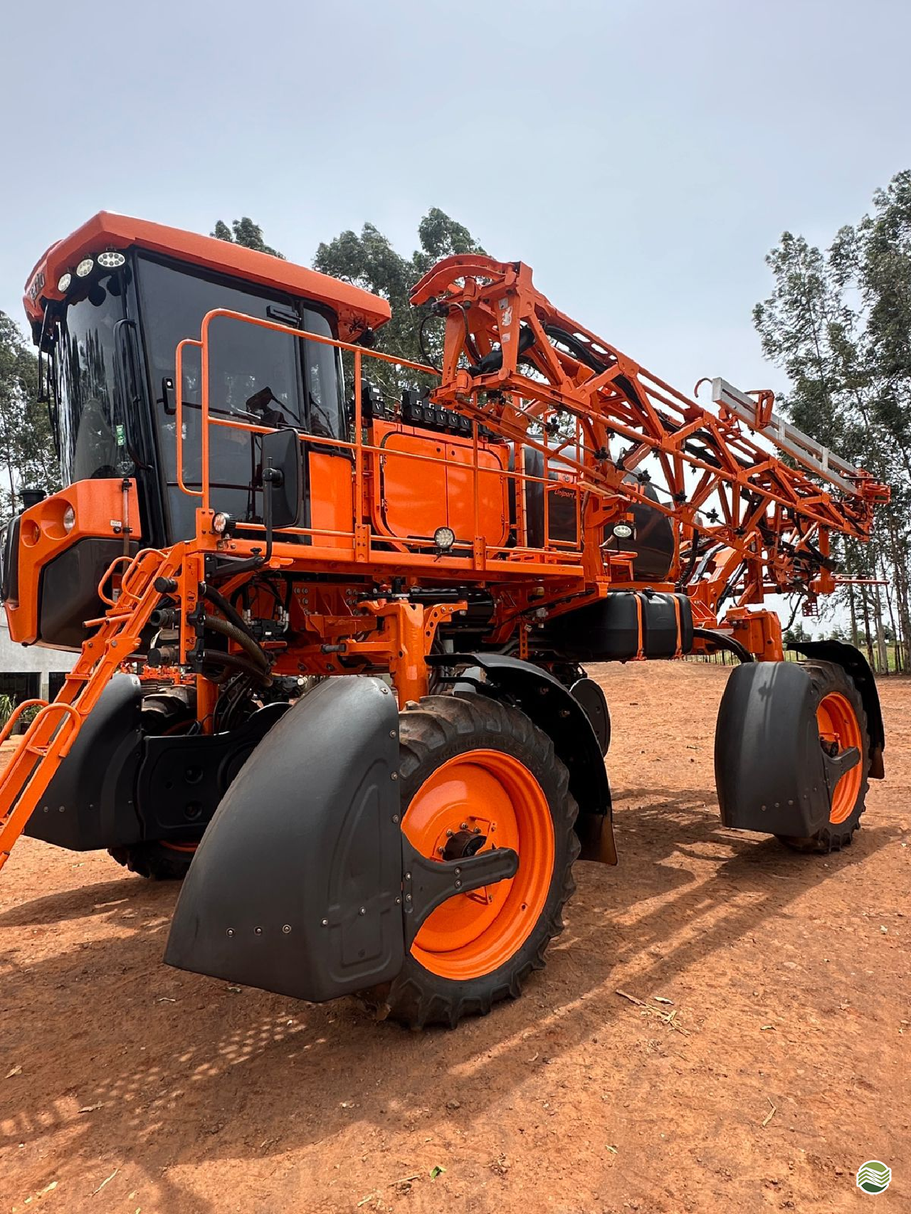 PULVERIZADOR JACTO UNIPORT 2030 Tração 4x4 Agro Novaes Máquinas Agrícolas FERNANDOPOLIS SÃO PAULO SP