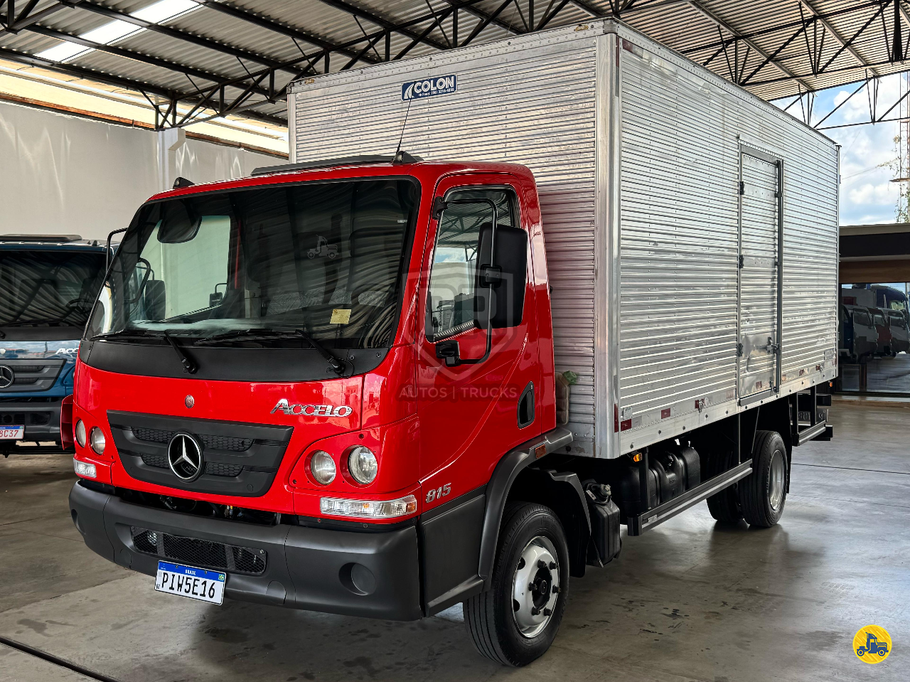 CAMINHAO MERCEDES-BENZ MB 815 Baú Furgão 3/4 4x2 OR Autos e Trucks PICOS PIAUÍ PI