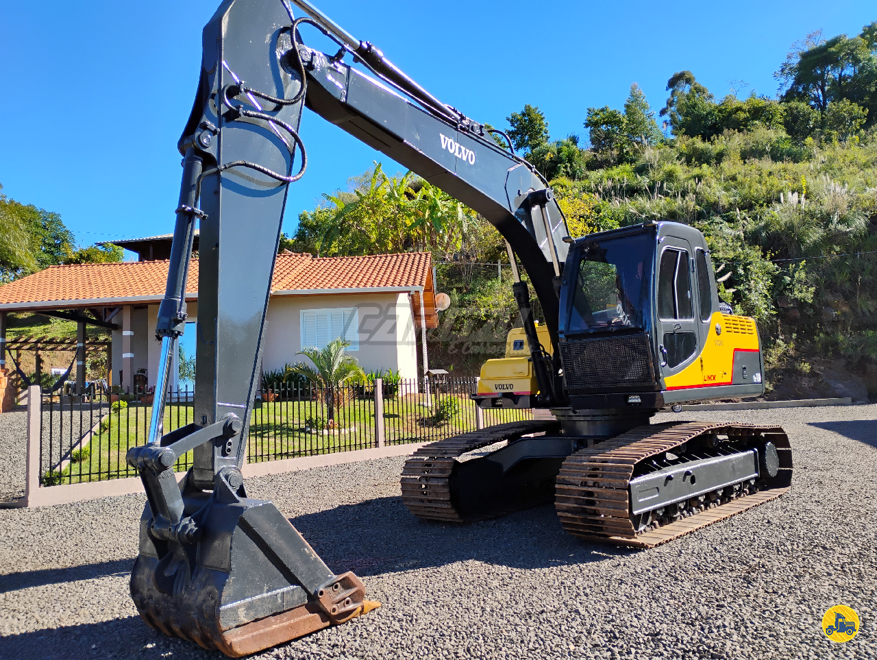 ESCAVADEIRA VOLVO EC140 Capital Caminhões e Carrocerias CONCORDIA SANTA CATARINA SC