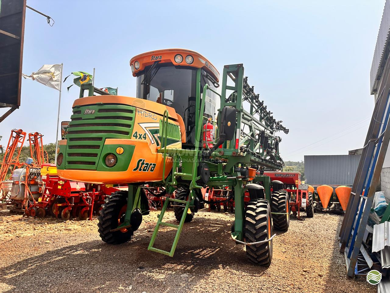 PULVERIZADOR STARA GLADIADOR 2300 Tração 4x4 Montano Máquinas Agrícolas LAGOA VERMELHA RIO GRANDE DO SUL RS