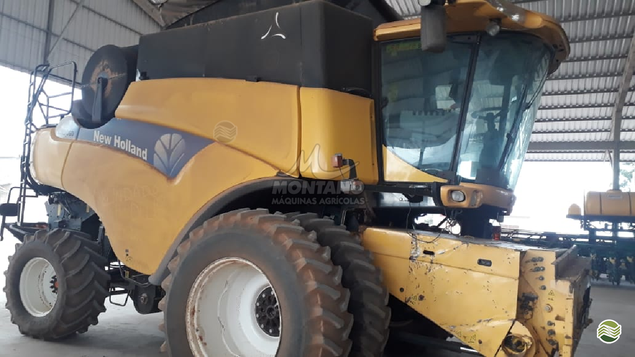 COLHEITADEIRA NEW HOLLAND CR 9060 Montano Máquinas Agrícolas LAGOA VERMELHA RIO GRANDE DO SUL RS