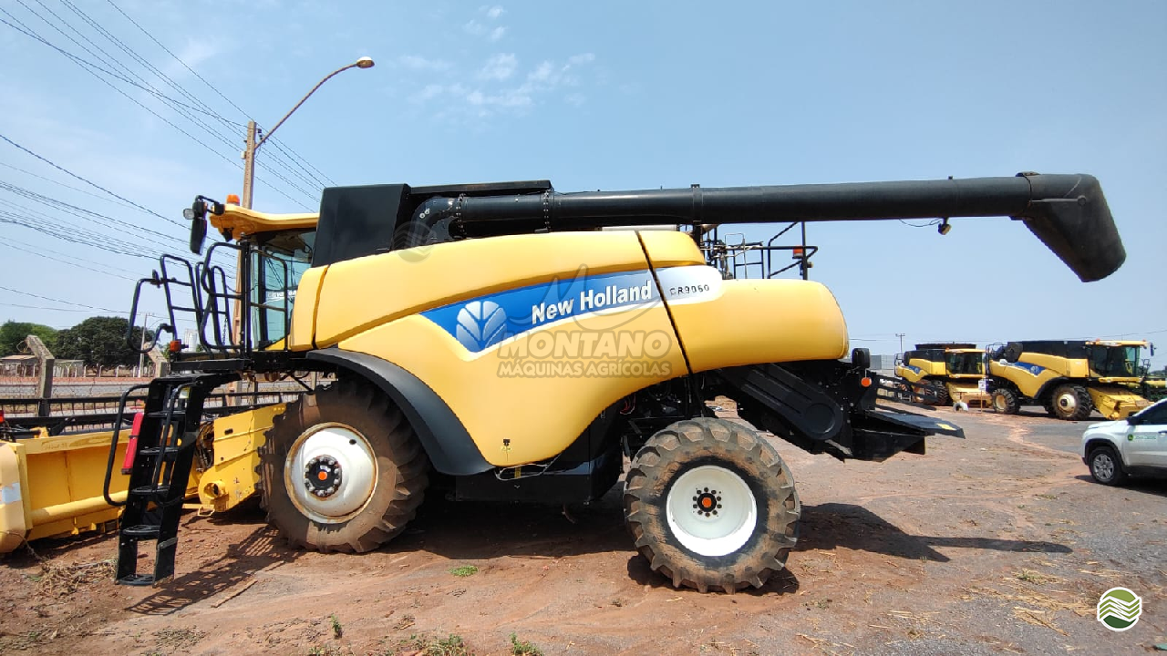 COLHEITADEIRA NEW HOLLAND CR 9060 Montano Máquinas Agrícolas LAGOA VERMELHA RIO GRANDE DO SUL RS