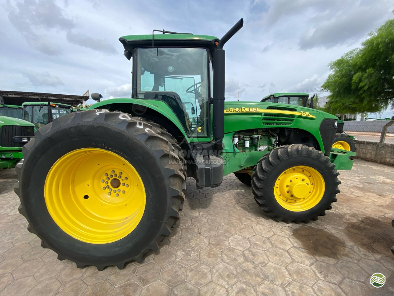 TRATOR JOHN DEERE JOHN DEERE 7715 Tração 4x4 Montano Máquinas Agrícolas LAGOA VERMELHA RIO GRANDE DO SUL RS