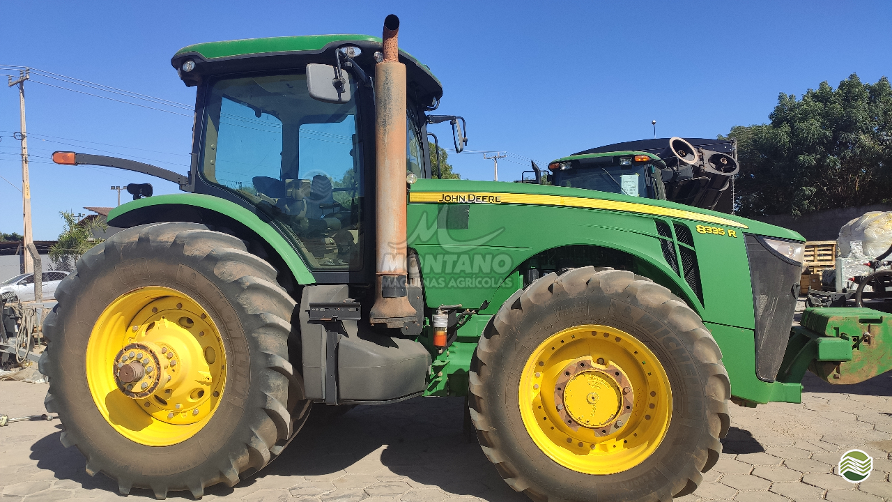 TRATOR JOHN DEERE JOHN DEERE 8335R Montano Máquinas Agrícolas LAGOA VERMELHA RIO GRANDE DO SUL RS