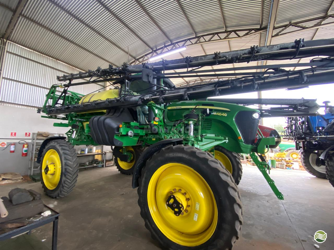PULVERIZADOR JOHN DEERE JOHN DEERE M4040 Montano Máquinas Agrícolas LAGOA VERMELHA RIO GRANDE DO SUL RS