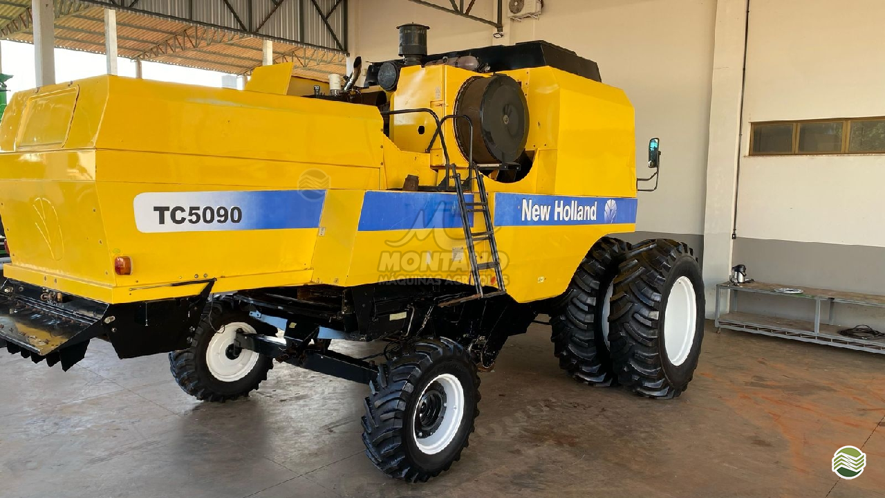 COLHEITADEIRA NEW HOLLAND TC 5090 Montano Máquinas Agrícolas LAGOA VERMELHA RIO GRANDE DO SUL RS