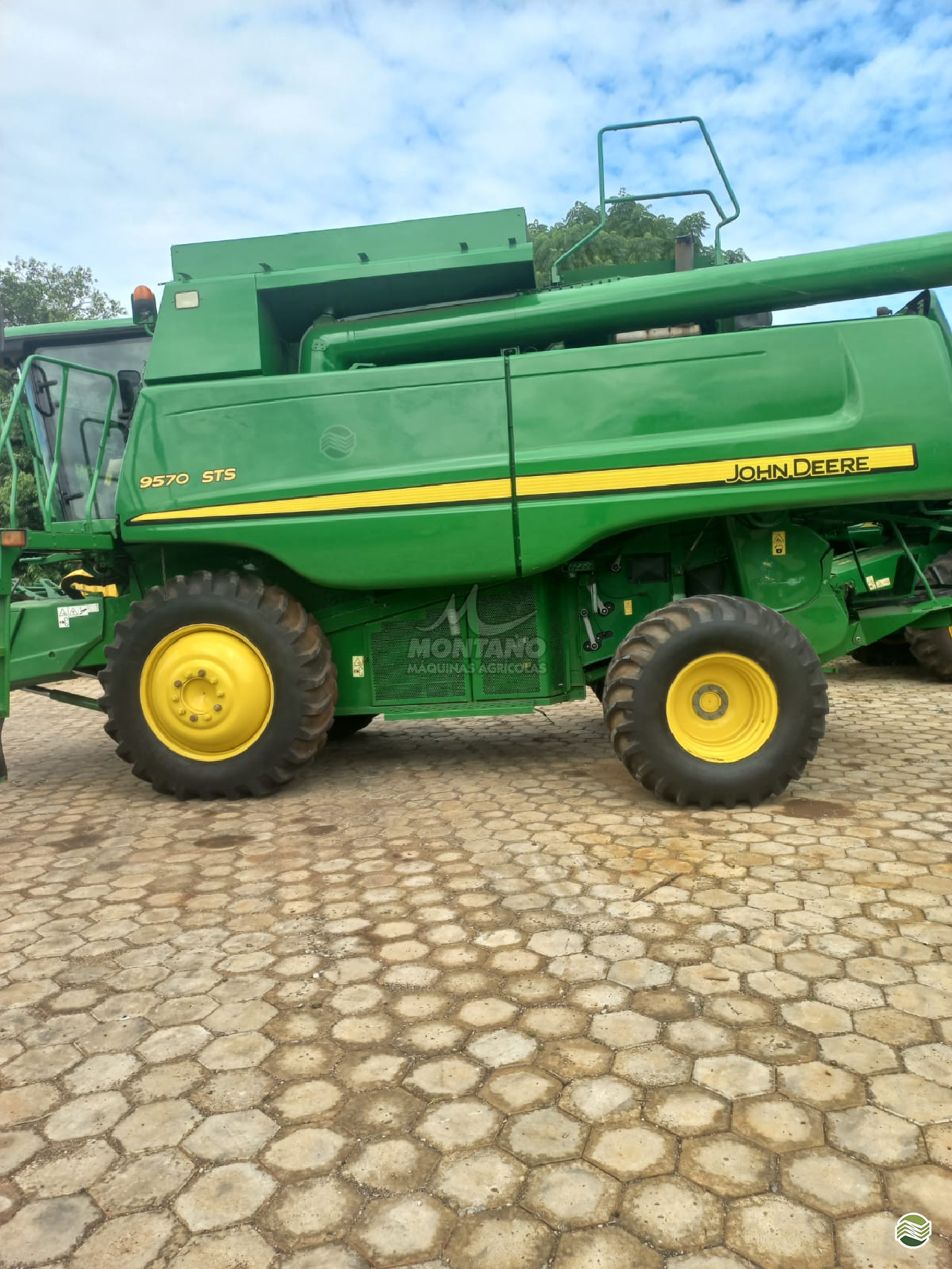 COLHEITADEIRA JOHN DEERE JOHN DEERE 9570 STS Montano Máquinas Agrícolas LAGOA VERMELHA RIO GRANDE DO SUL RS