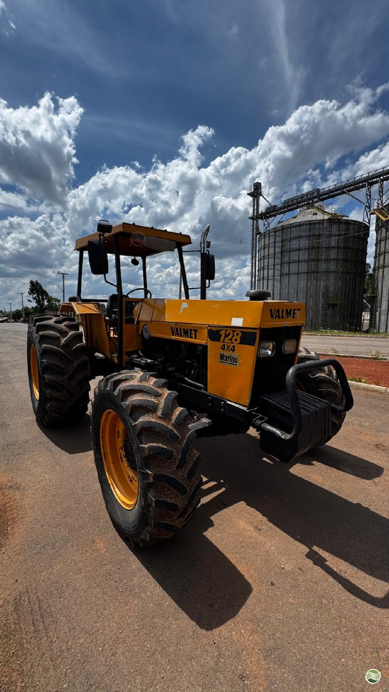TRATOR VALMET VALMET 128 Tração 4x4 Montano Máquinas Agrícolas LAGOA VERMELHA RIO GRANDE DO SUL RS