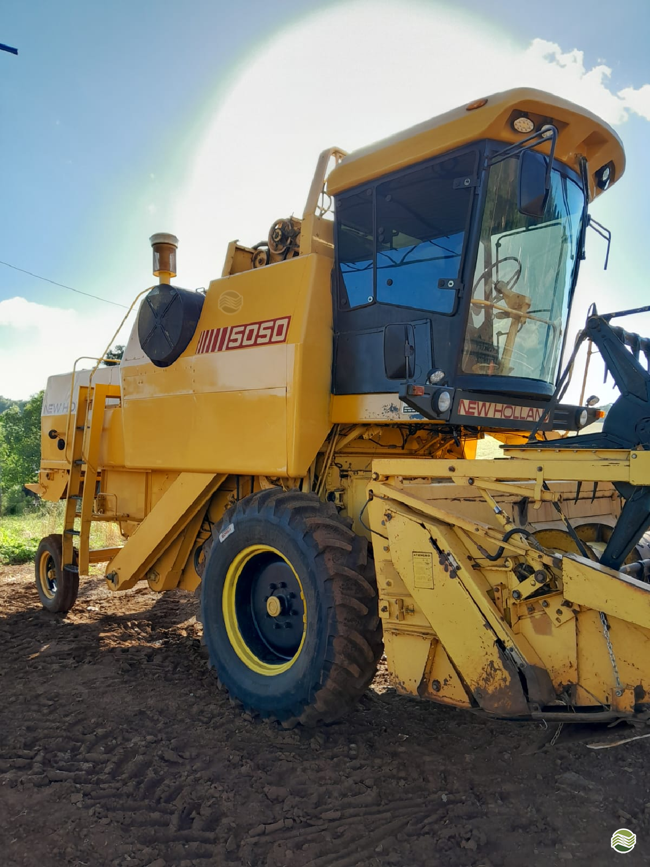 COLHEITADEIRA NEW HOLLAND NH 5050 Montano Máquinas Agrícolas LAGOA VERMELHA RIO GRANDE DO SUL RS