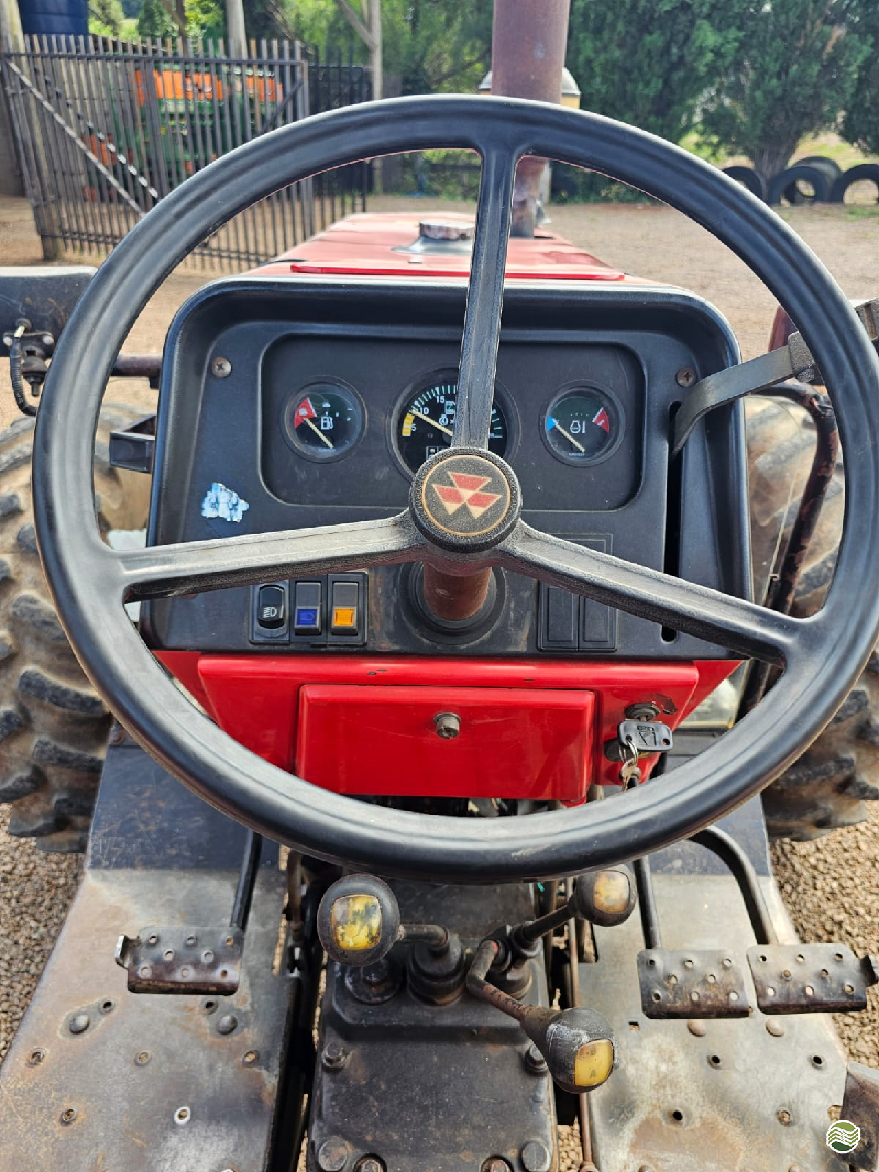 TRATOR MASSEY FERGUSON MF 283 Tração 4x4 Montano Máquinas Agrícolas LAGOA VERMELHA RIO GRANDE DO SUL RS