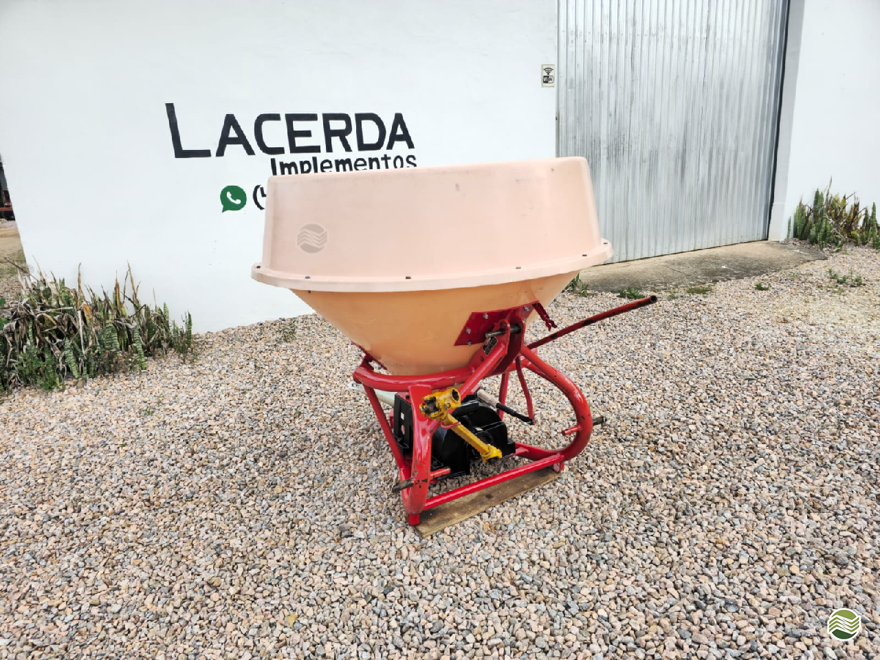 IMPLEMENTOS AGRICOLAS DISTRIBUIDOR ADUBADORA E SEMEADORA PENDULAR Lacerda Implementos QUITANDINHA PARANÁ PR