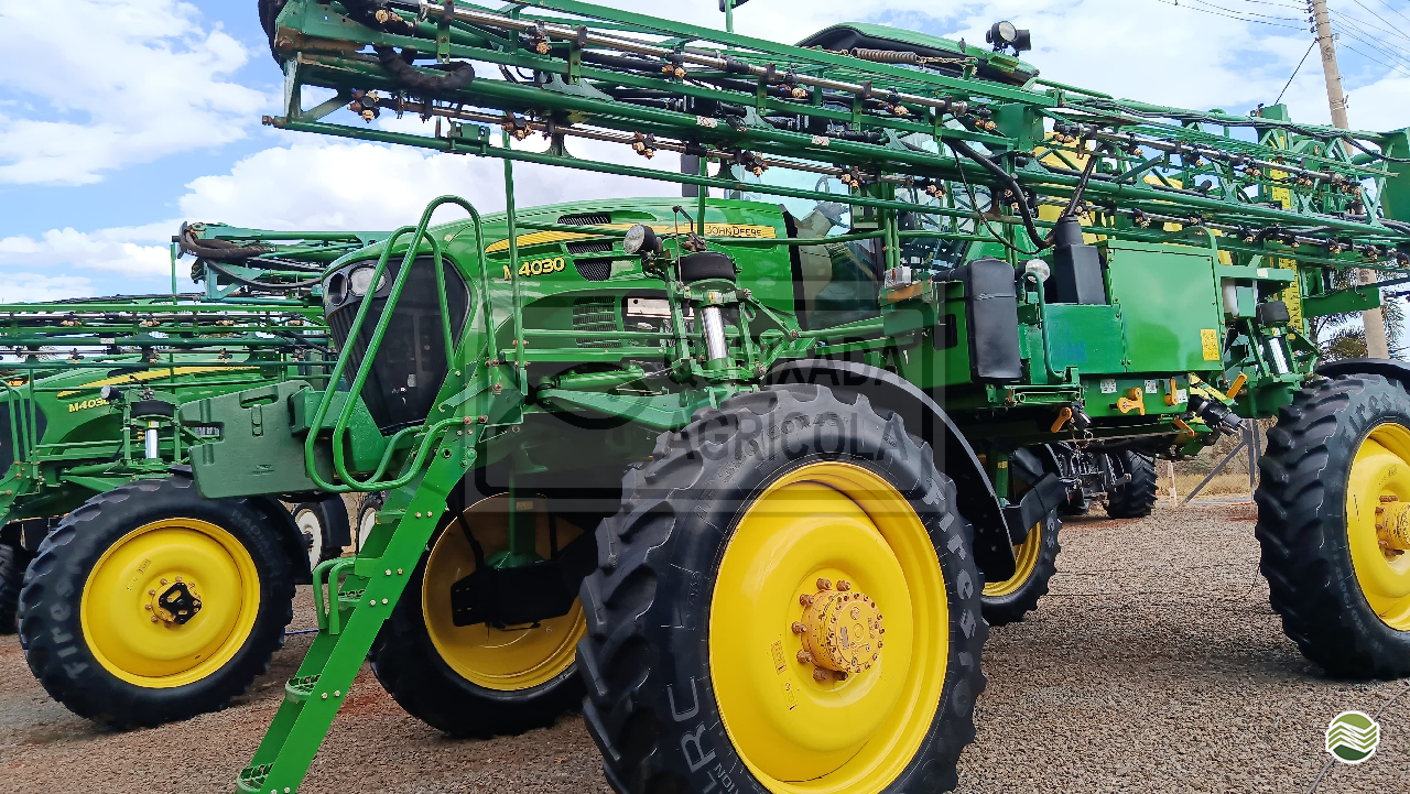 PULVERIZADOR JOHN DEERE JOHN DEERE M4030 Tração 4x4 Queixada Agrícola ITARUMA GOIAS GO