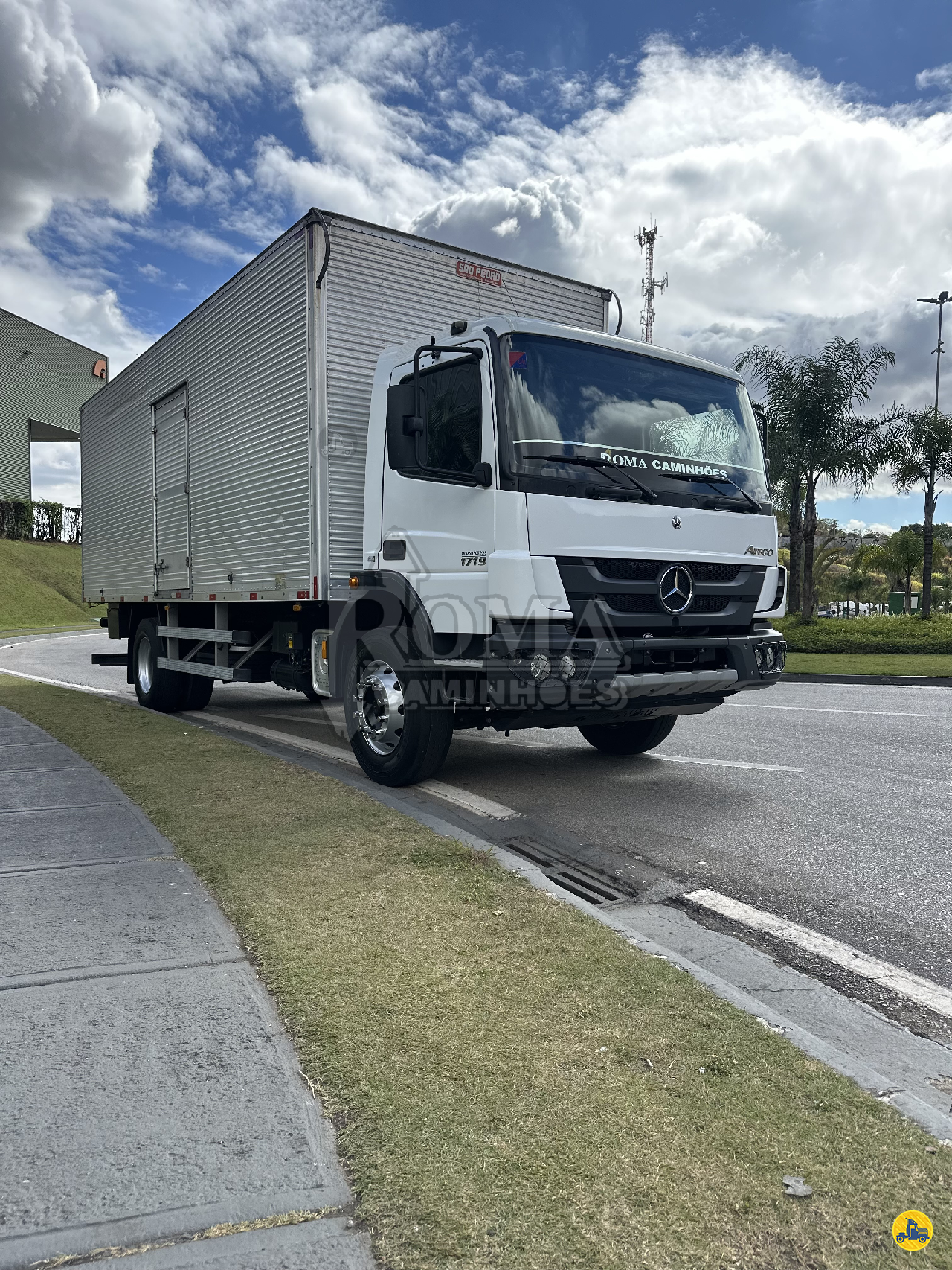 CAMINHAO MERCEDES-BENZ MB 1719 Baú Furgão Toco 4x2 Roma Caminhões CONTAGEM MINAS GERAIS MG