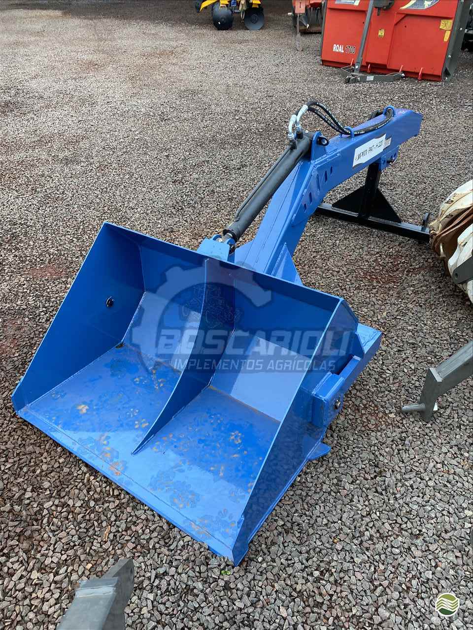 IMPLEMENTOS AGRICOLAS PLATAFORMA PARA TRATOR BASCULANTE RASPADEIRA Boscarioli Implementos GUAIRA PARANÁ PR