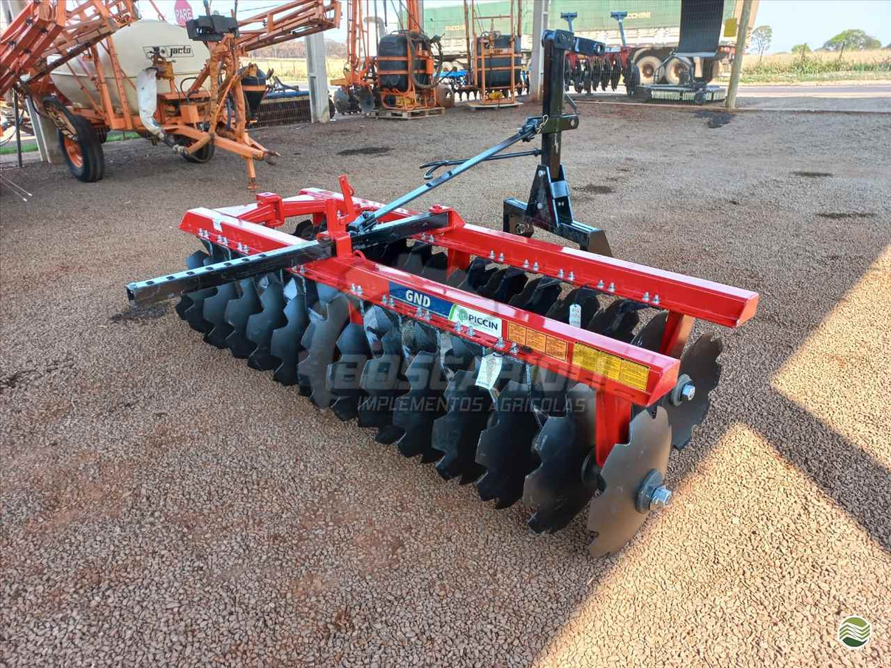 IMPLEMENTOS AGRICOLAS GRADE NIVELADORA NIVELADORA 28 DISCOS Boscarioli Implementos GUAIRA PARANÁ PR