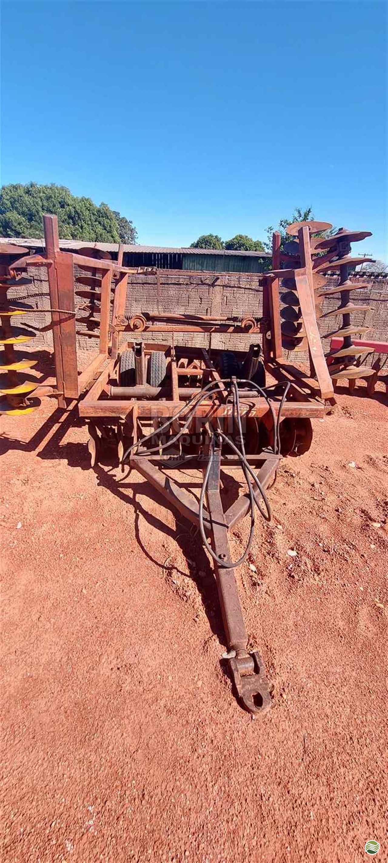 IMPLEMENTOS AGRICOLAS GRADE NIVELADORA NIVELADORA 52 DISCOS Borin Máquinas - Landini JARDIM MATO GROSSO DO SUL MS