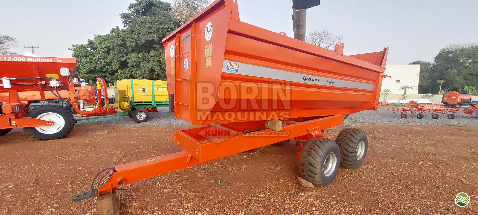 IMPLEMENTOS AGRICOLAS CARRETA AGRÍCOLA CARRETA BASCULANTE Borin Máquinas - Landini JARDIM MATO GROSSO DO SUL MS