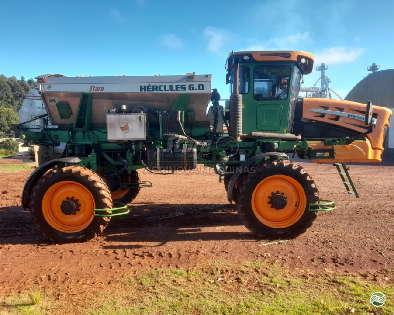 DISTRIBUIDOR AUTOPROPELIDO STARA HERCULES 6.0 Tração 4x4 Agrinova Máquinas - Stara PALMEIRA DAS MISSOES RIO GRANDE DO SUL RS