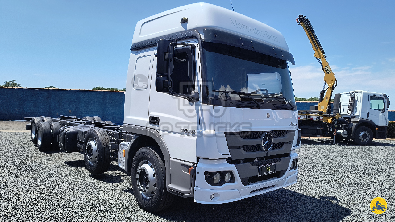 CAMINHAO MERCEDES-BENZ MB 3030 Chassis BiTruck 8x2 RP Trucks CRAVINHOS SÃO PAULO SP