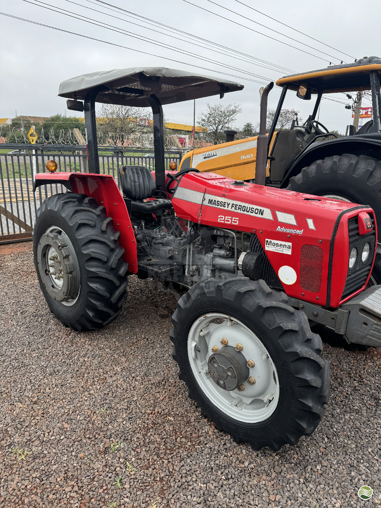 TRATOR MASSEY FERGUSON MF 255 Tração 4x4 Kapital Tratores CAMPO GRANDE MATO GROSSO DO SUL MS