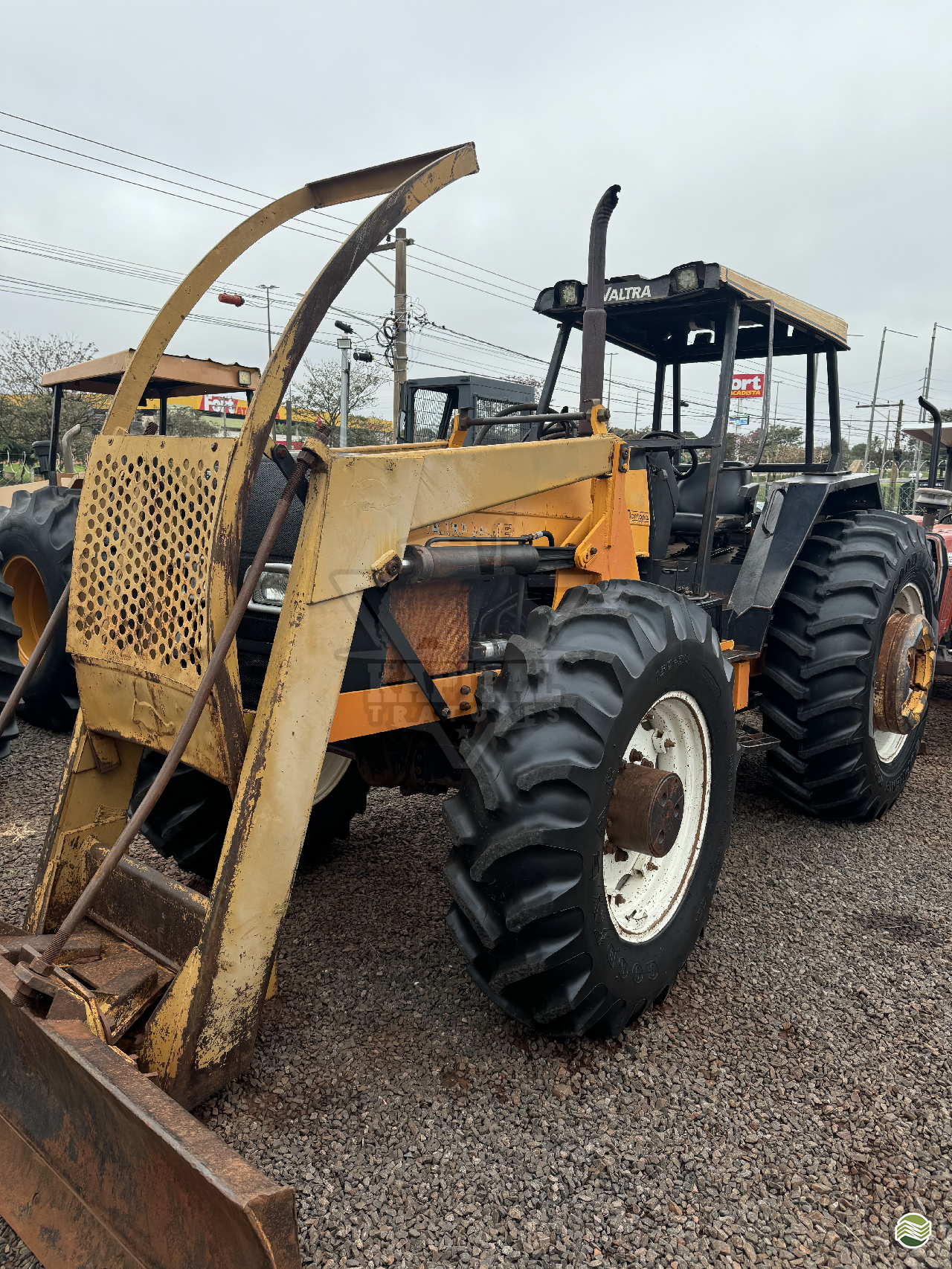 TRATOR VALTRA VALTRA 1280 Tração 4x4 Kapital Tratores CAMPO GRANDE MATO GROSSO DO SUL MS