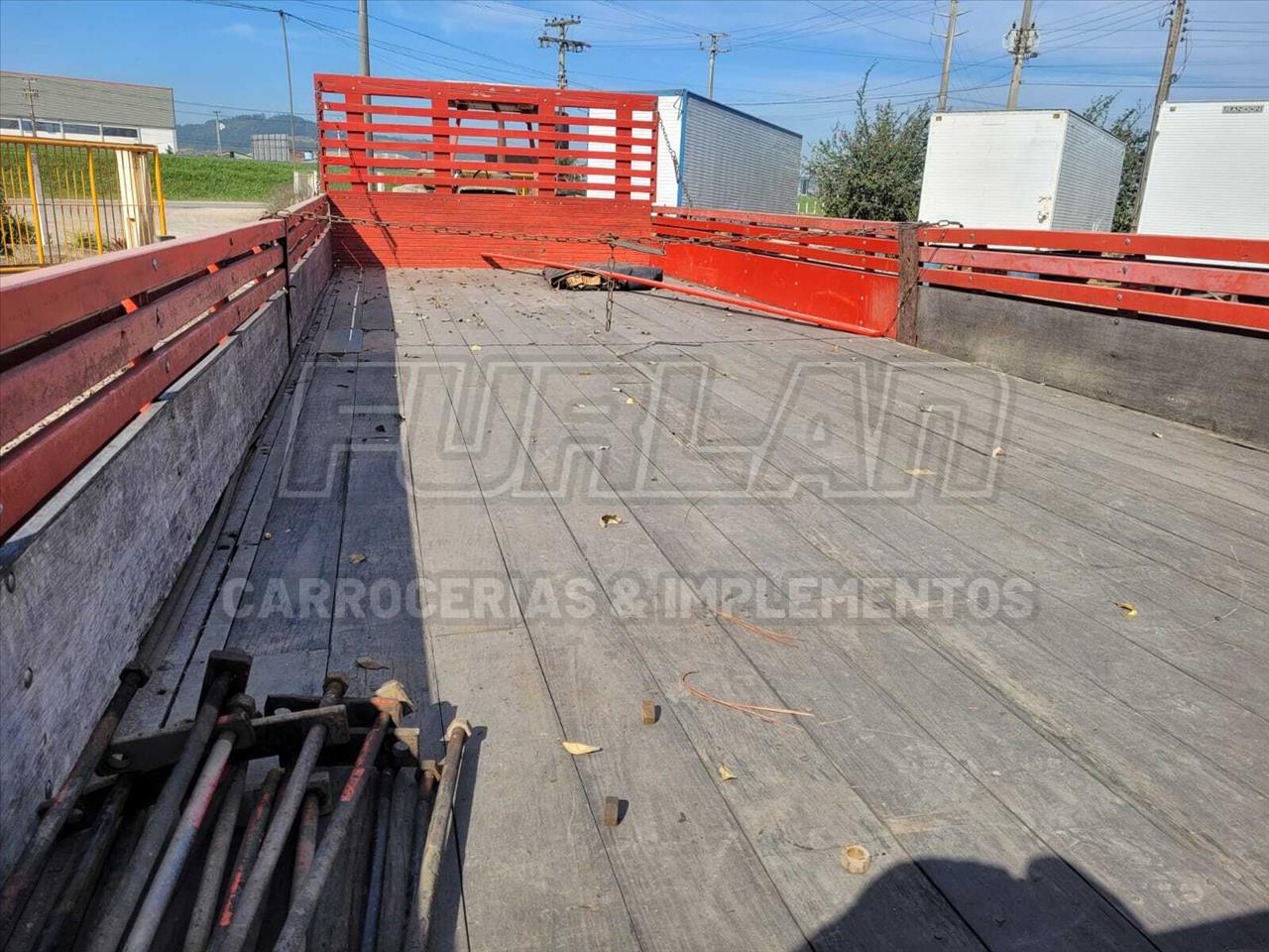 CARROCERIA SOBRE CHASSI  TOCO CARGA SECA Furlan Carrocerias e Implementos  UMUARAMA PARANÁ PR