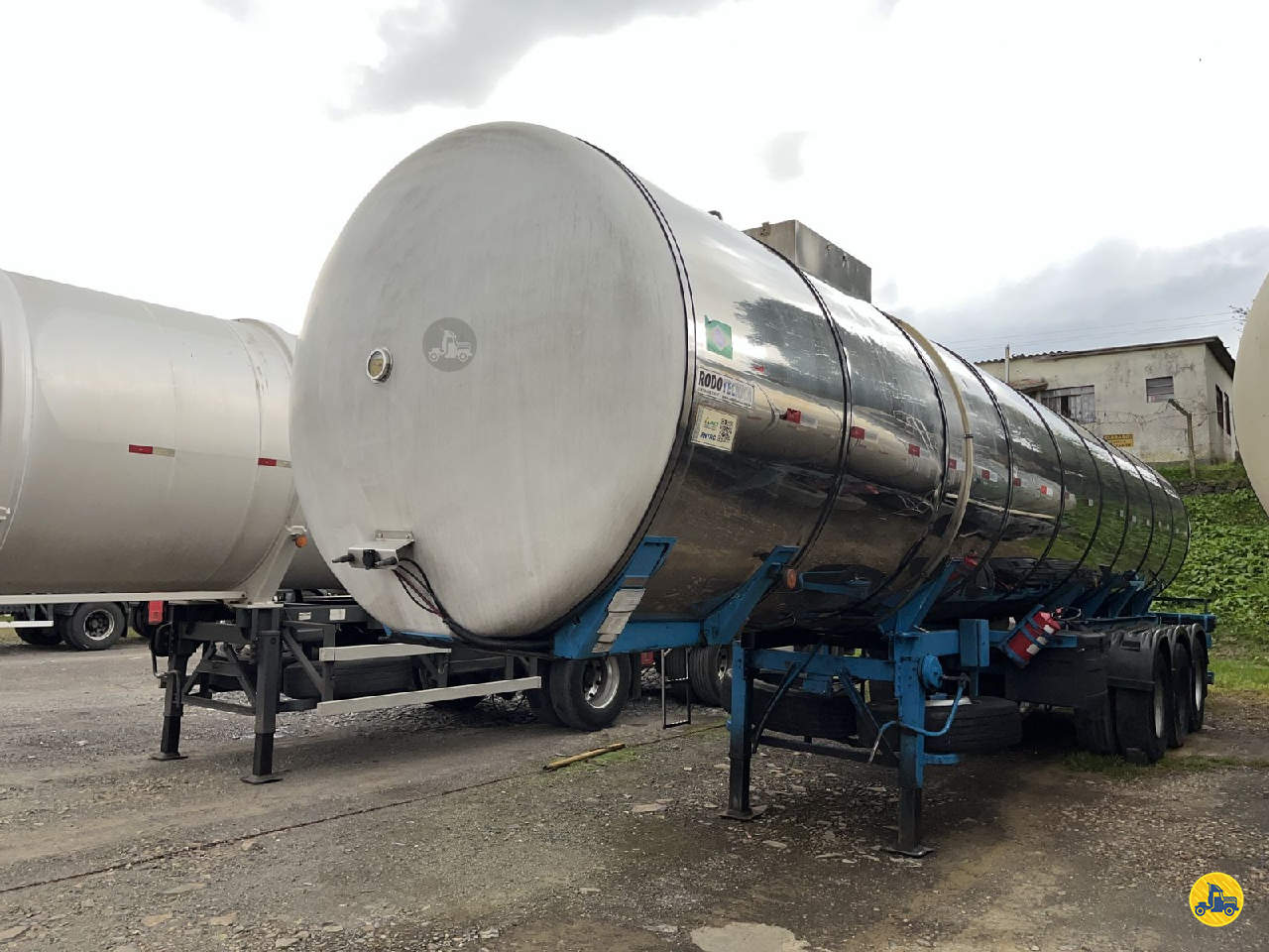 CARRETA SEMI-REBOQUE TANQUE ISOTERMICO AJC Implementos Rodoviários CAXIAS DO SUL RIO GRANDE DO SUL RS
