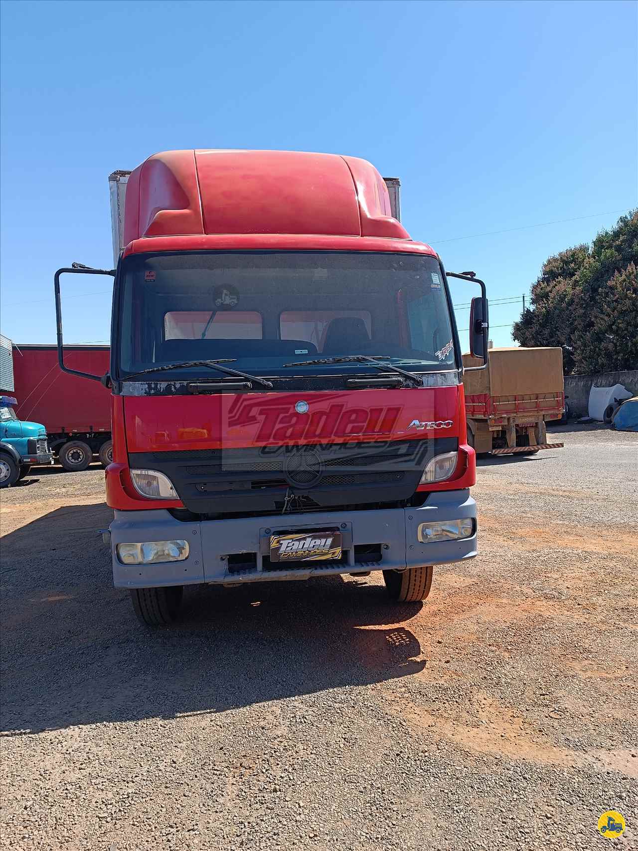 CAMINHAO MERCEDES-BENZ MB 1418 Baú Furgão Truck 6x2 Tadeu Caminhões  ANAPOLIS GOIAS GO