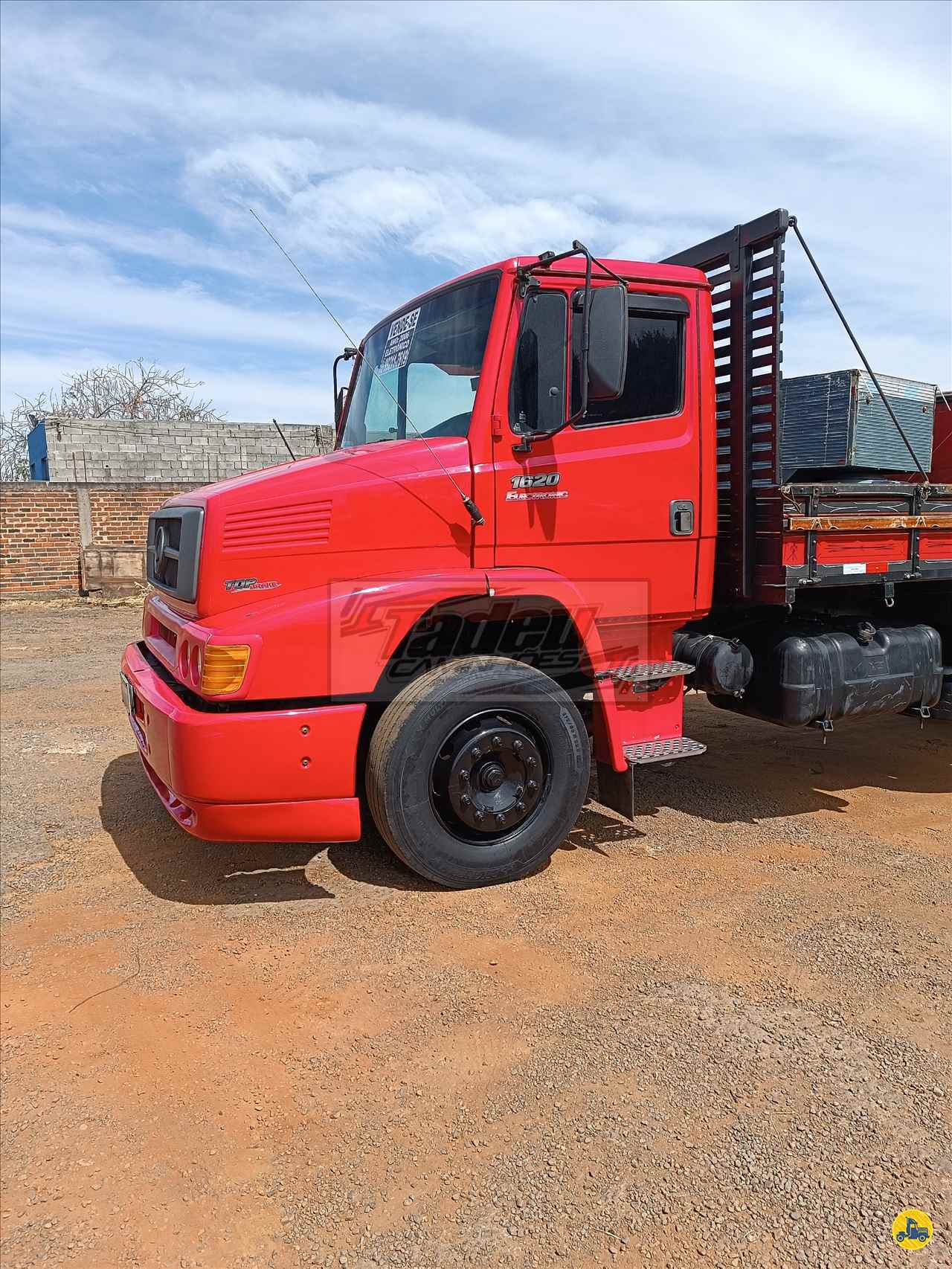 CAMINHAO MERCEDES-BENZ MB 1620 Carga Seca Truck 6x2 Tadeu Caminhões  ANAPOLIS GOIAS GO