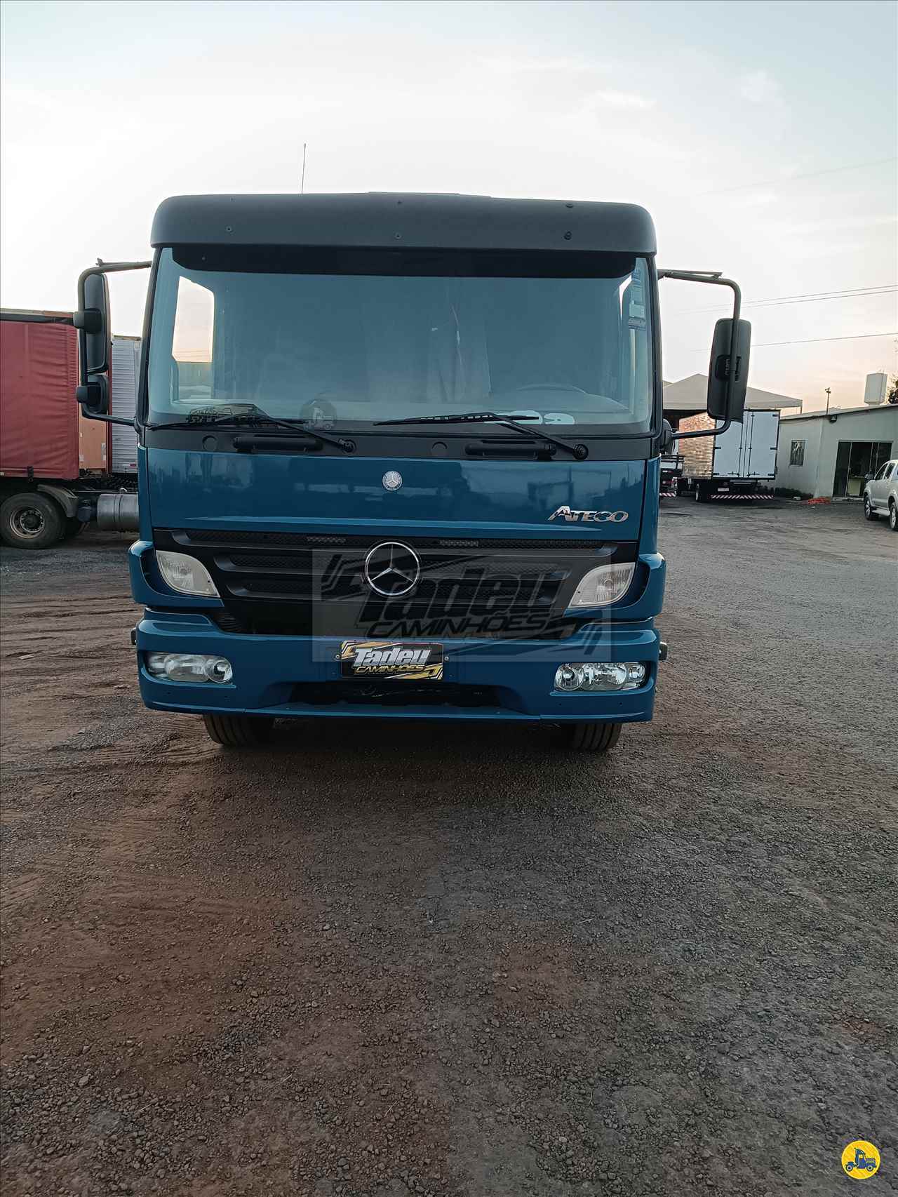 CAMINHAO MERCEDES-BENZ MB 2425 Carga Seca BiTruck 8x2 Tadeu Caminhões  ANAPOLIS GOIAS GO