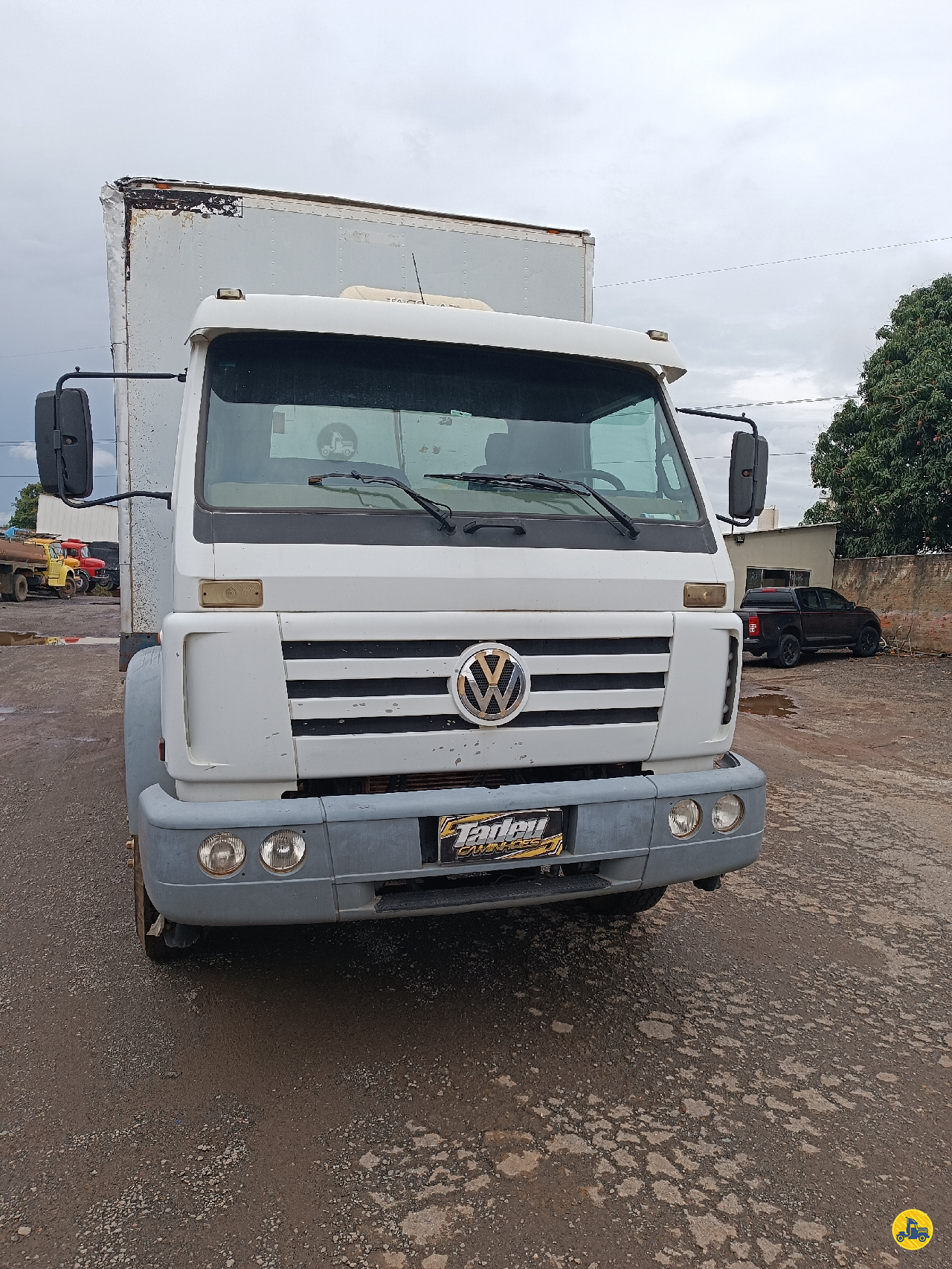 CAMINHAO VOLKSWAGEN VW 13180 Baú Furgão Toco 4x2 Tadeu Caminhões  ANAPOLIS GOIAS GO