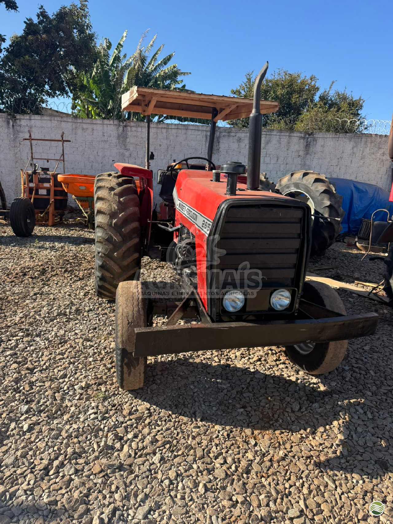 TRATOR MASSEY FERGUSON MF 265 Tração 4x2 Agromais Máquinas e Implementos  CRISTALINA GOIAS GO