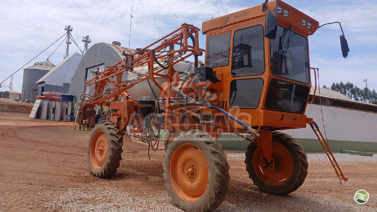 PULVERIZADOR JACTO UNIPORT 2000 Tração 4x4 Agromais Máquinas e Implementos  CRISTALINA GOIAS GO