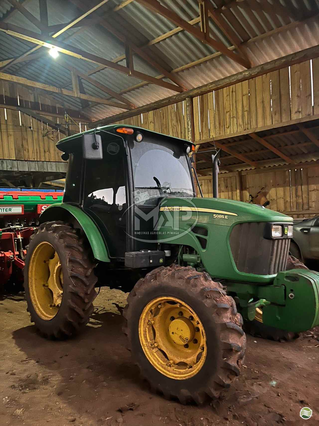 TRATOR JOHN DEERE JOHN DEERE 5085E Tração 4x4 Máquinas Agrícolas Pitanga PITANGA PARANÁ PR
