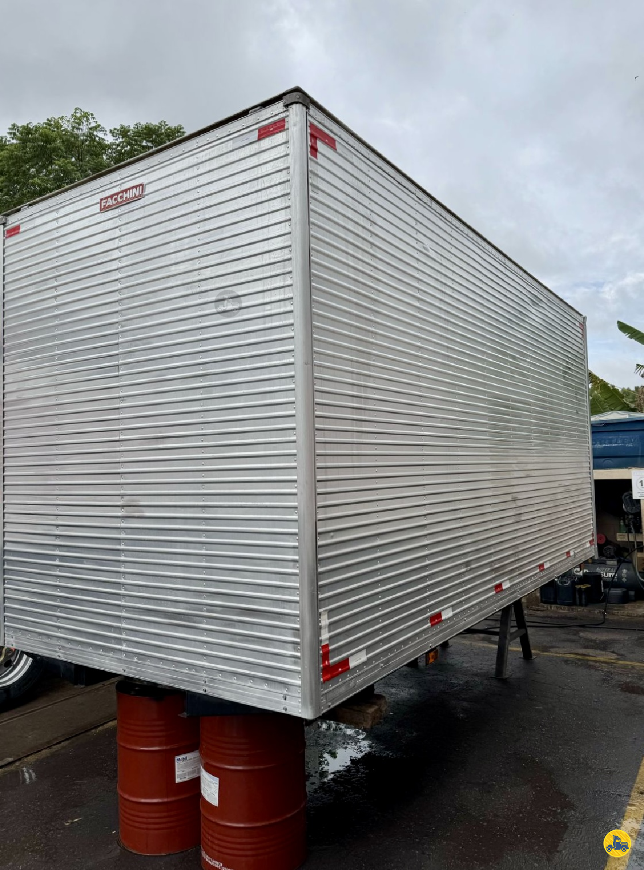 CARROCERIA SOBRE CHASSI  CAMINHAO 3/4 BAU FURGAO Expresso Oliveira OLIVEIRA MINAS GERAIS MG