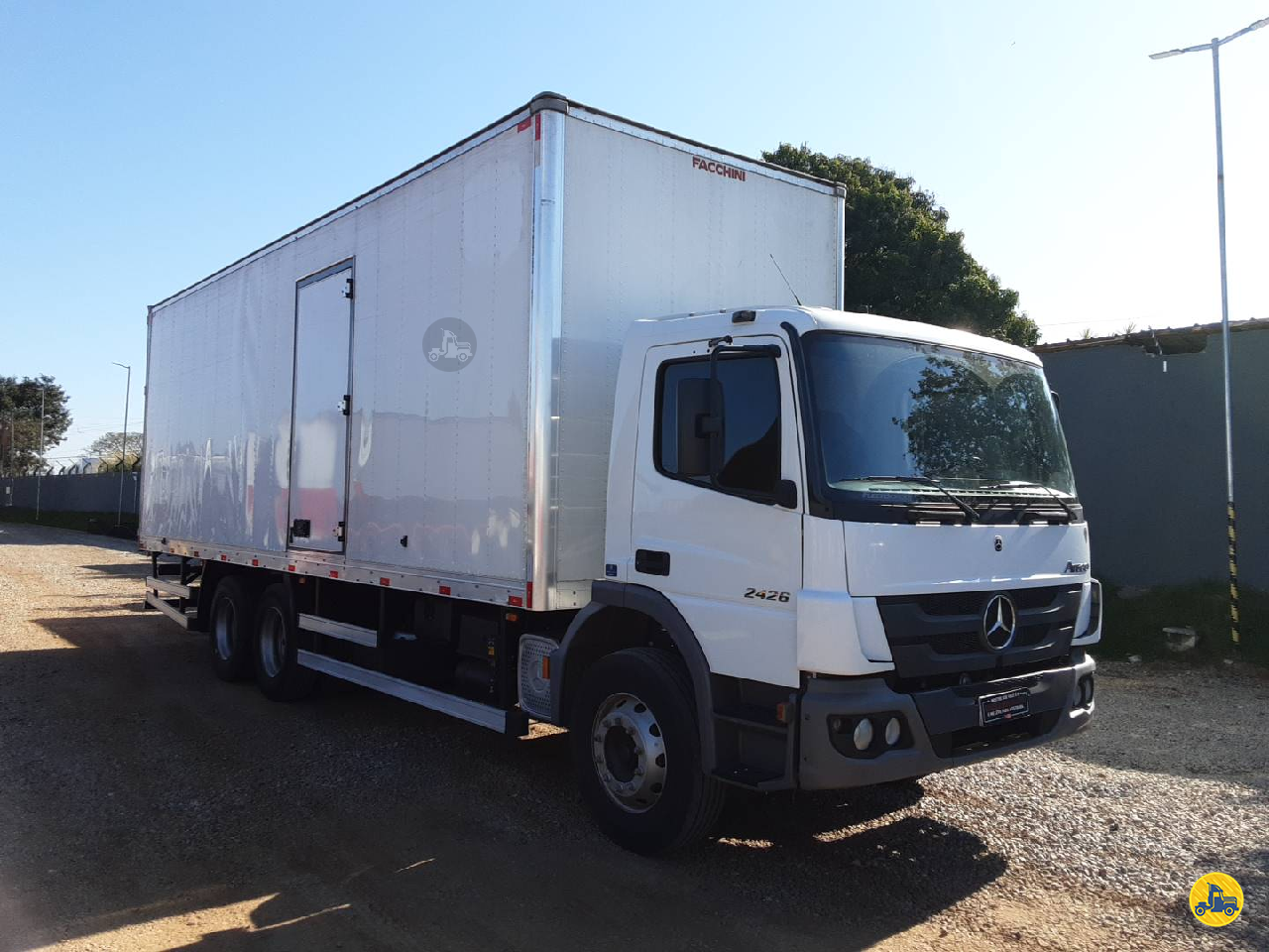 CAMINHAO MERCEDES-BENZ MB 2426 Baú Bebidas Truck 6x2 Transrio VW - Caçapava CACAPAVA SÃO PAULO SP