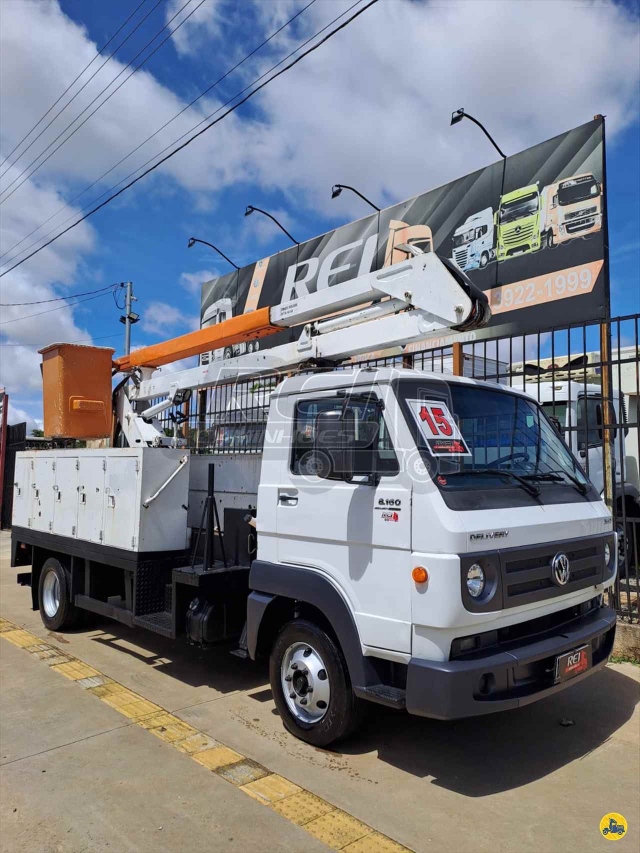 CAMINHAO VOLKSWAGEN VW 8160 Cesto Aereo Isolado 3/4 4x2 Rei Caminhões GOIANIA GOIAS GO