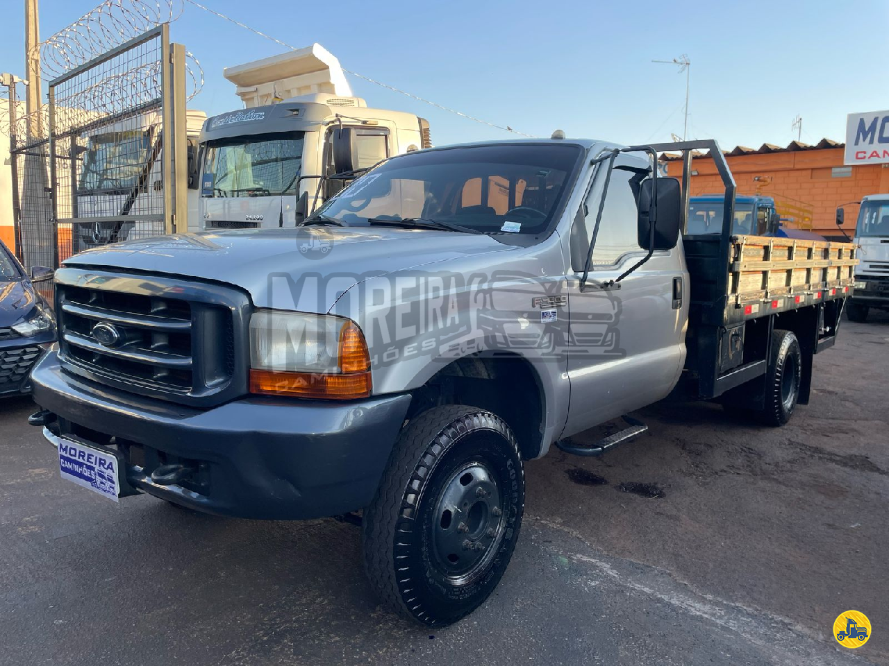 CAMINHAO FORD F4000 Grade Baixa 3/4 4x2 Moreira Caminhões CRAVINHOS SÃO PAULO SP