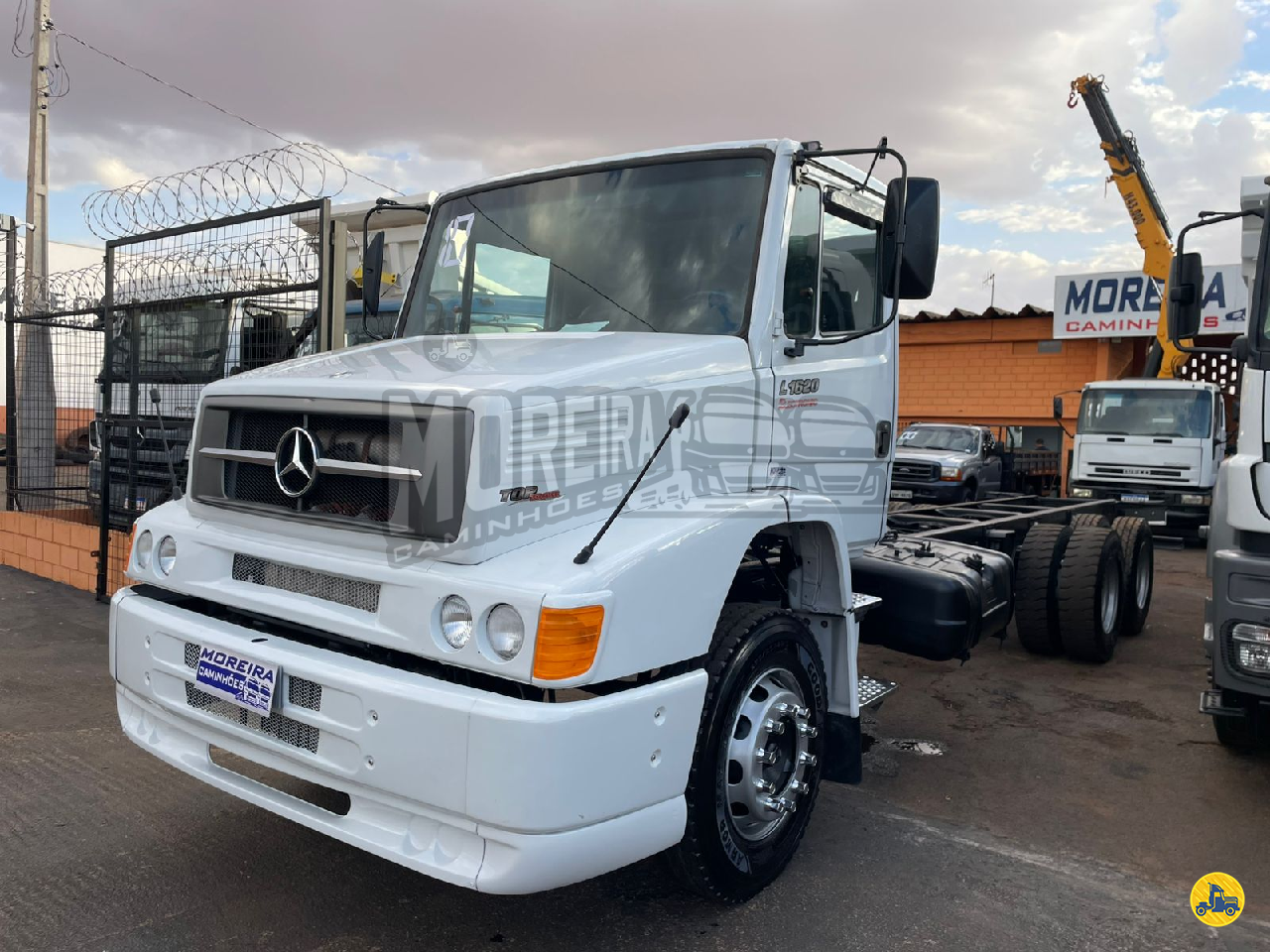 CAMINHAO MERCEDES-BENZ MB 1620 Chassis Truck 6x2 Moreira Caminhões CRAVINHOS SÃO PAULO SP