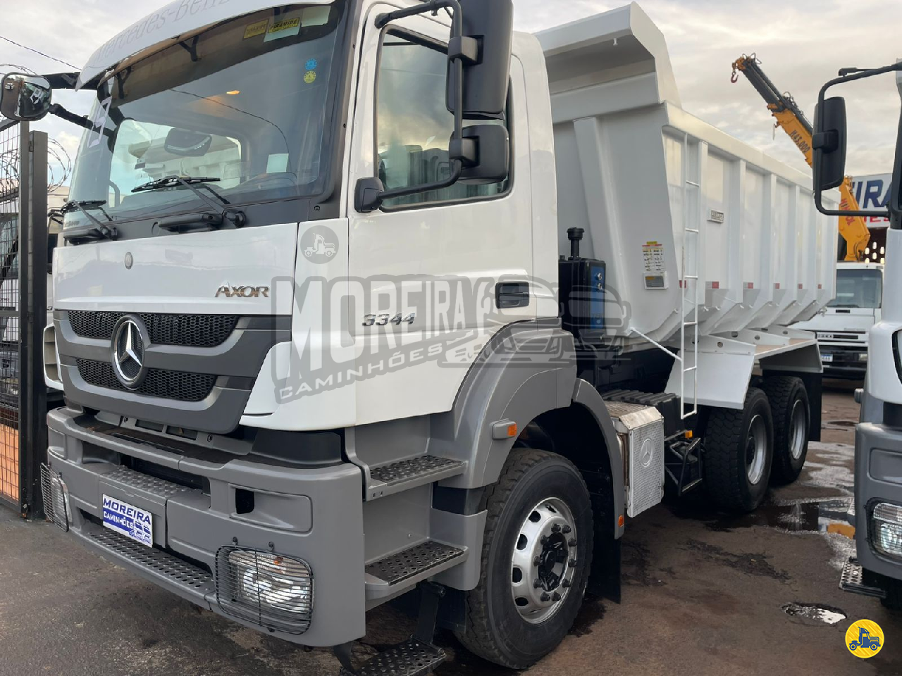 CAMINHAO MERCEDES-BENZ MB 3344 Caçamba Basculante Truck 6x4 Moreira Caminhões CRAVINHOS SÃO PAULO SP
