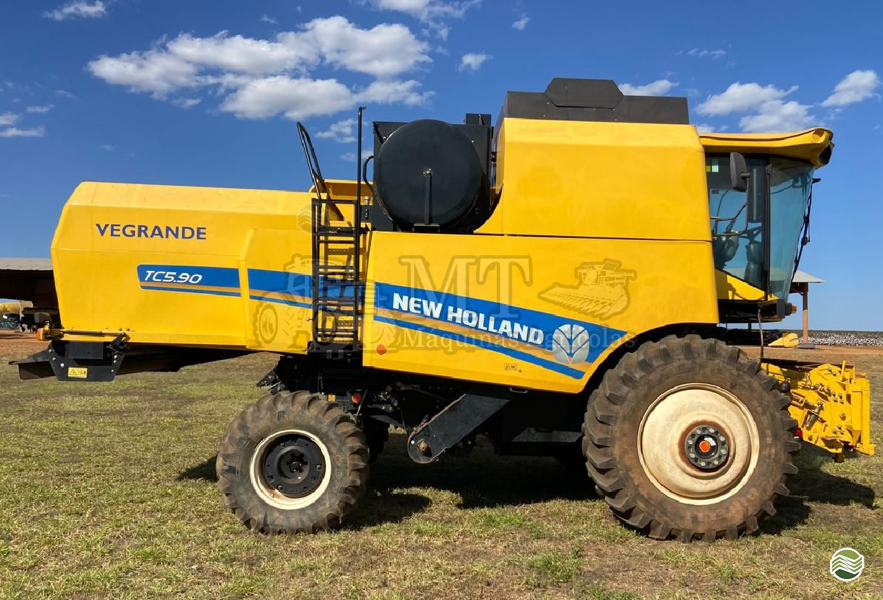 COLHEITADEIRA NEW HOLLAND TC 5.90 MT Máquinas Agrícolas CAMPO VERDE MATO GROSSO MT