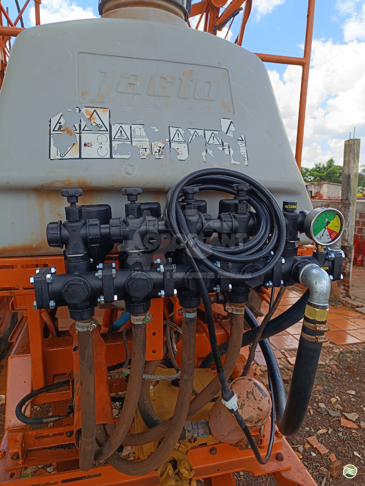PULVERIZADOR JACTO ADVANCE 2000 AM18 Arrasto CLM Máquinas Agrícolas FLORESTA PARANÁ PR