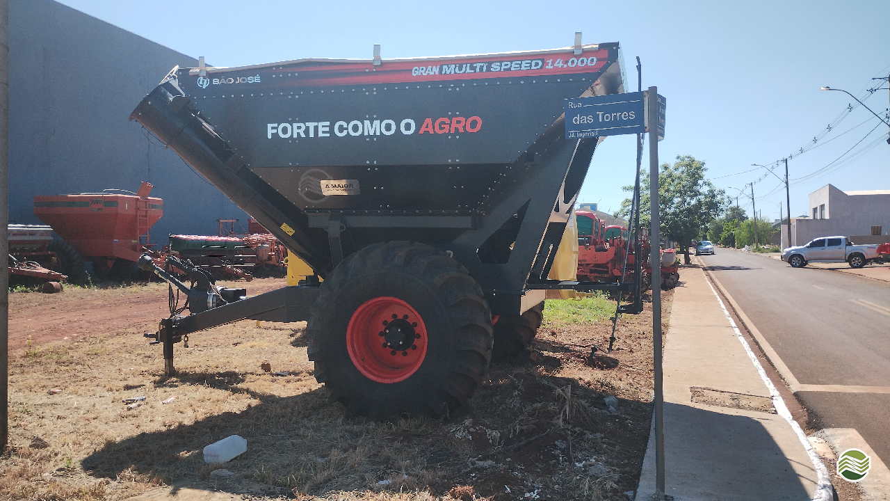 IMPLEMENTOS AGRICOLAS CARRETA BAZUKA GRANELEIRA 14000 CLM Máquinas Agrícolas FLORESTA PARANÁ PR