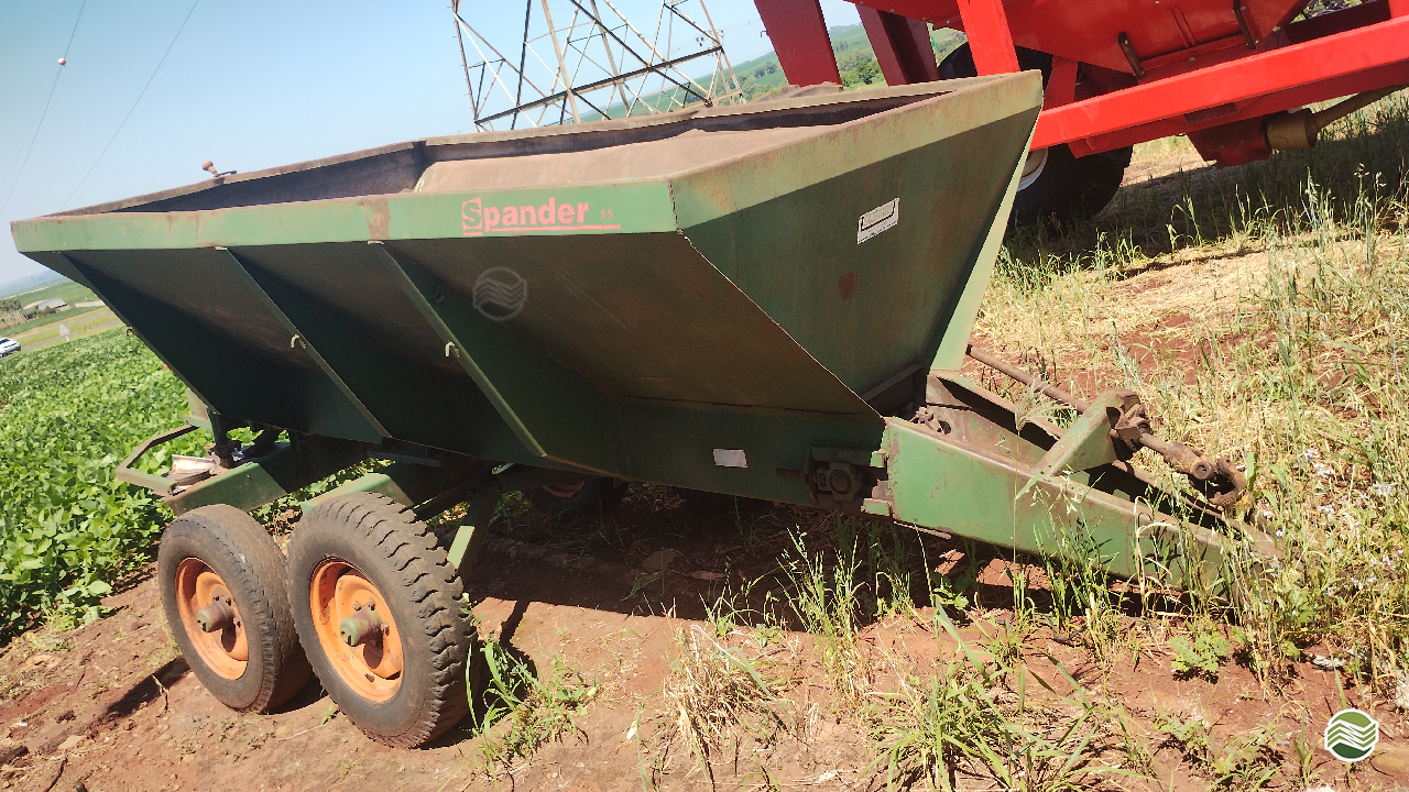 IMPLEMENTOS AGRICOLAS DISTRIBUIDOR CALCÁRIO 5500 Kg CLM Máquinas Agrícolas FLORESTA PARANÁ PR