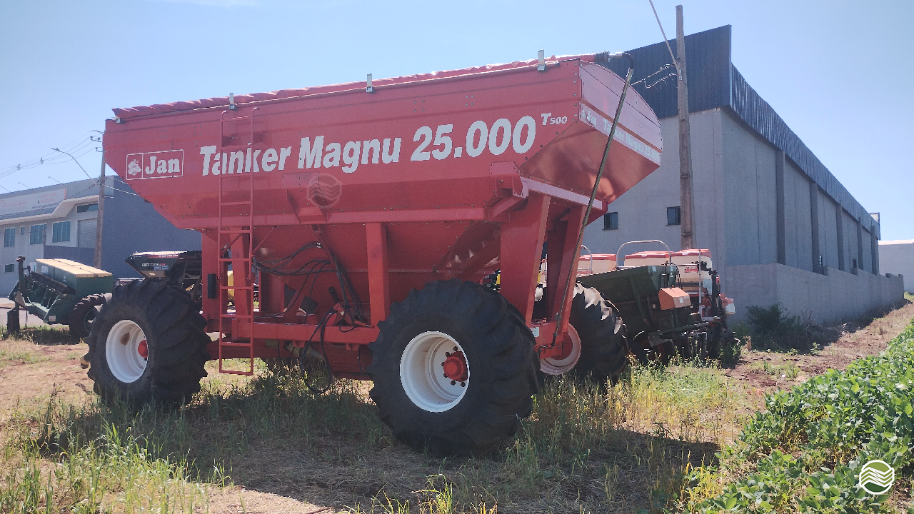 IMPLEMENTOS AGRICOLAS CARRETA BAZUKA GRANELEIRA 25000 CLM Máquinas Agrícolas FLORESTA PARANÁ PR