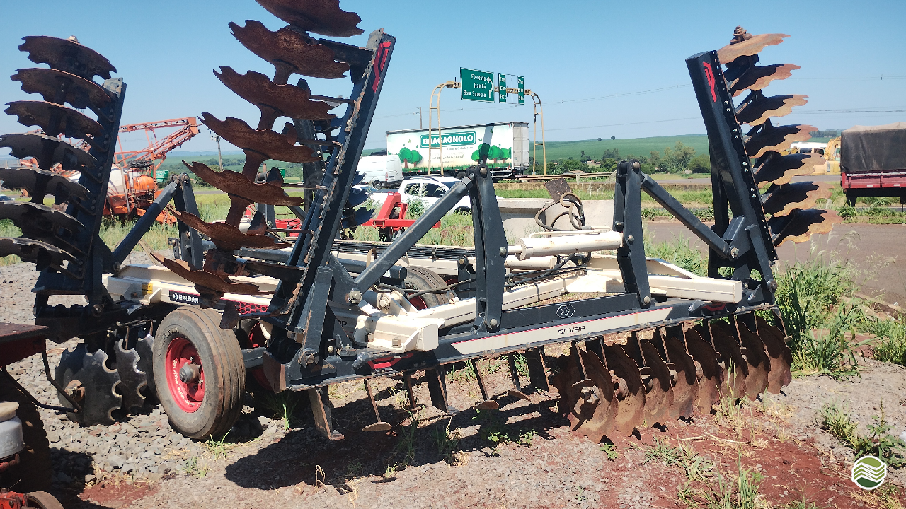 IMPLEMENTOS AGRICOLAS GRADE NIVELADORA NIVELADORA 60 DISCOS CLM Máquinas Agrícolas FLORESTA PARANÁ PR