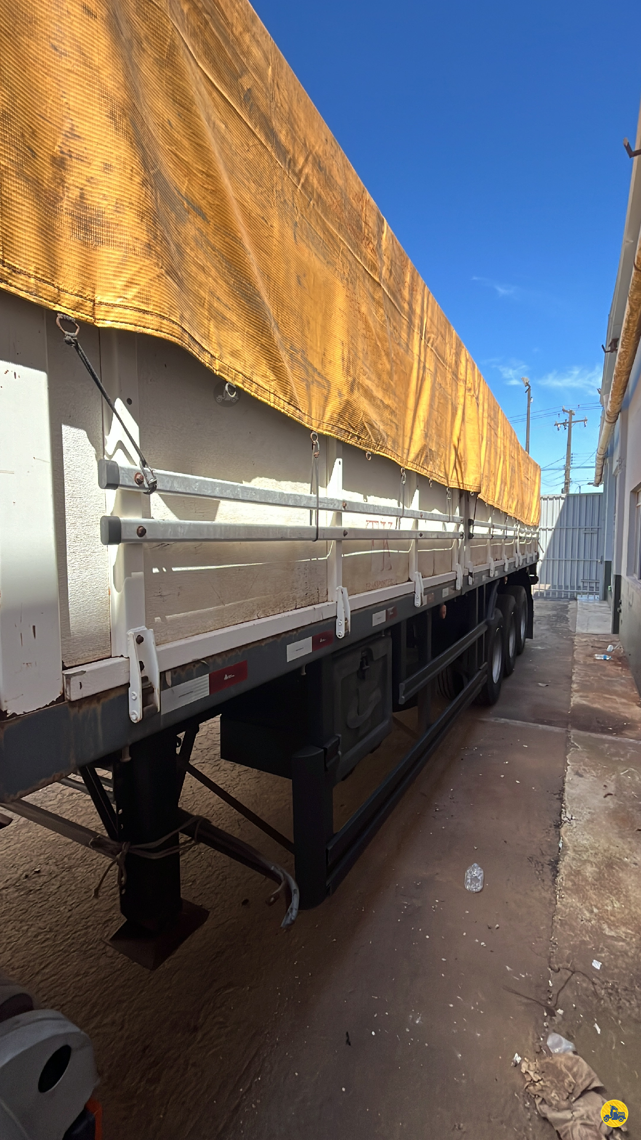 CARRETA SEMI-REBOQUE CARGA SECA Pátio 43 ARAPONGAS PARANÁ PR